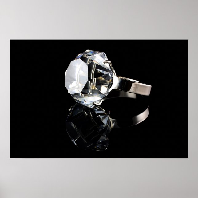 Diamond ring on black poster (Framsidan)