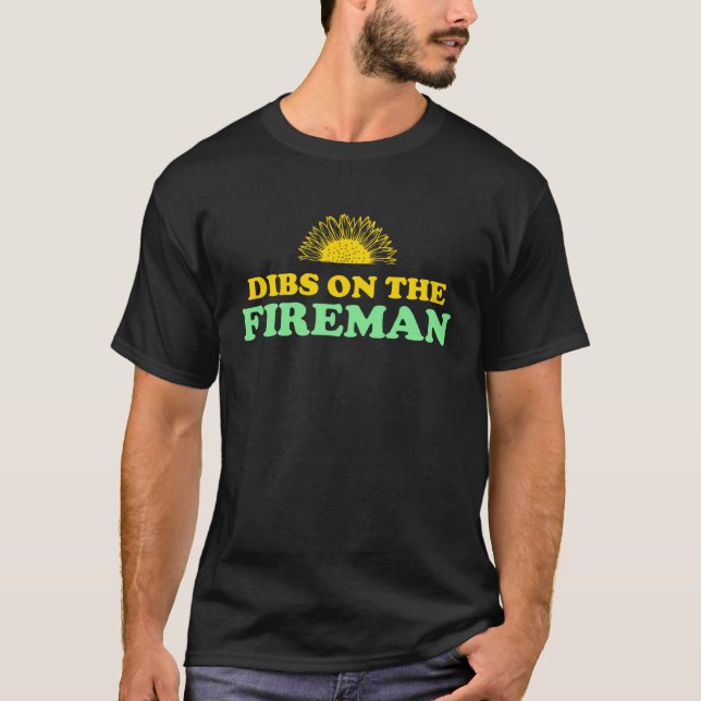 Dibs On The Fireman Girlfriend Wife Patricks Day S T Shirt (Framsida)