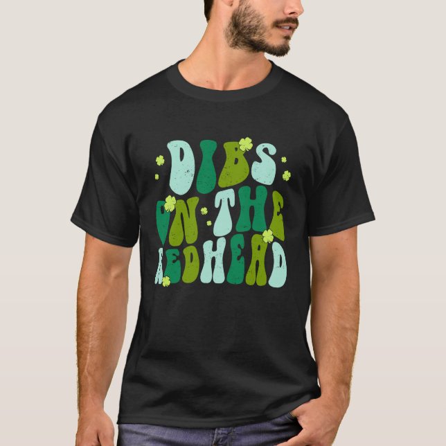 Dibs On The Redhead Drinking St Patricks Day Retro T Shirt (Framsida)