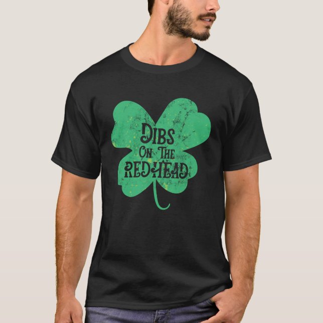 Dibs on the Redhead  St Patricks Day print T Shirt (Framsida)