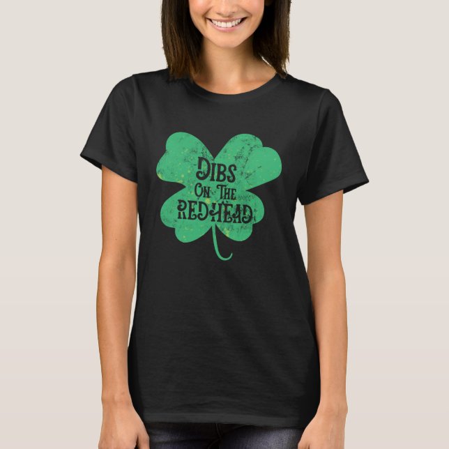 Dibs on the Redhead  St Patricks Day print T Shirt (Framsida)