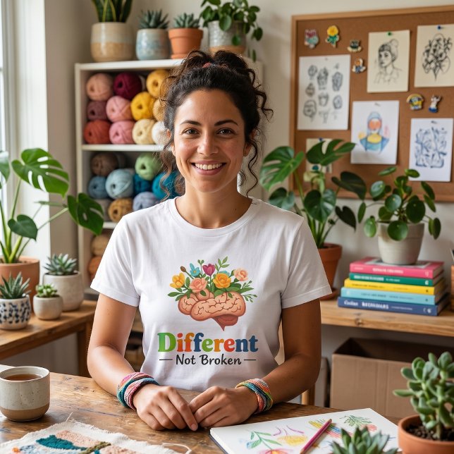 Different Not Broken Floral Brain: Neurodiversity T Shirt (Skapare uppladdad)