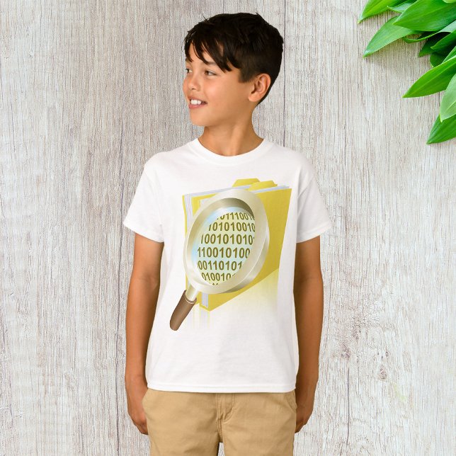 Digital filsökning i binär datamätning genom först t shirt (Skapare uppladdad)