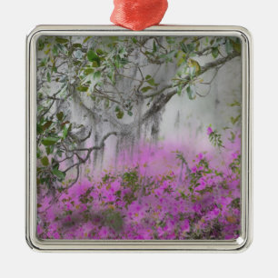 Digital komposition av azaleor och magnoliaträd julgransprydnad metall