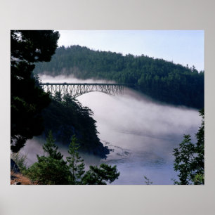 Dimma driver under Deception Pass-bron vid Poster