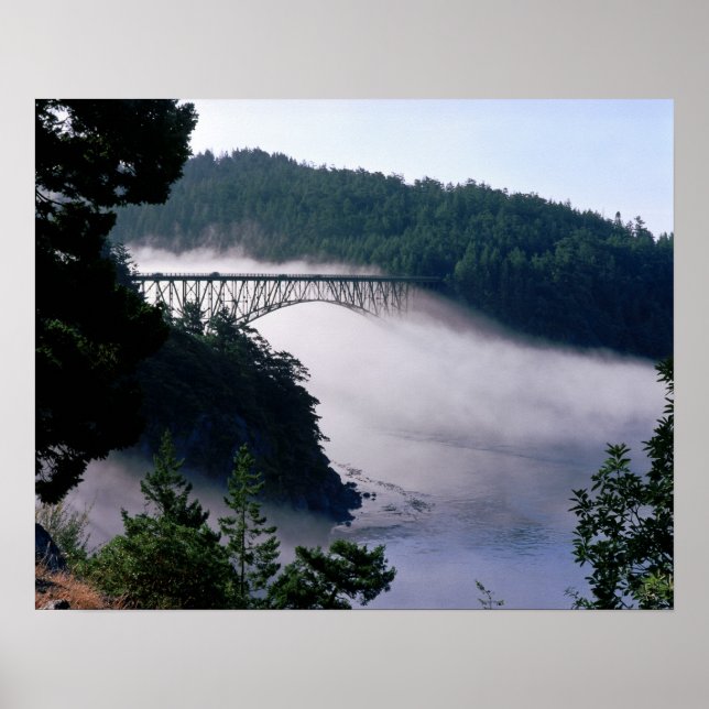 Dimma driver under Deception Pass-bron vid Poster (Framsidan)