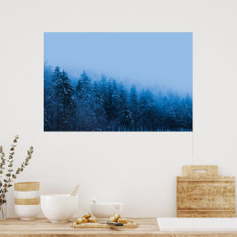 Dimma över snötäckt skog vid sjön Bohinj, Slo Poster