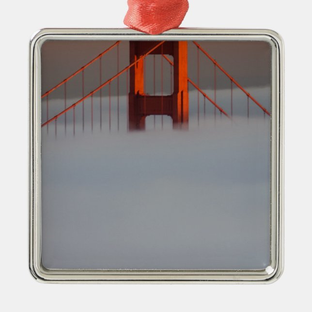 Dimma rullar genom San Francisco-bukten och täcker Julgransprydnad Metall (Framsidan)