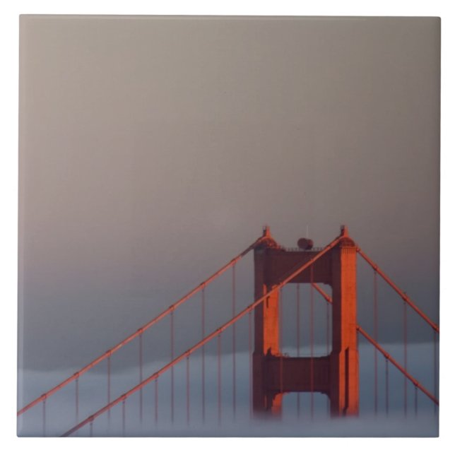 Dimma rullar genom San Francisco-bukten och täcker Kakelplatta (Framsidan)