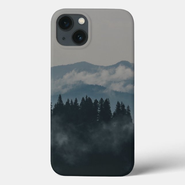 Dimma skog berg landskap iphone 13 fodral. (Baksida)
