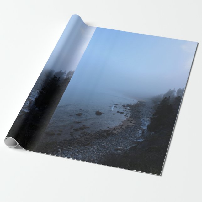 Dimma som sätter över den Ingonish stranden Presentpapper (Utrullad)