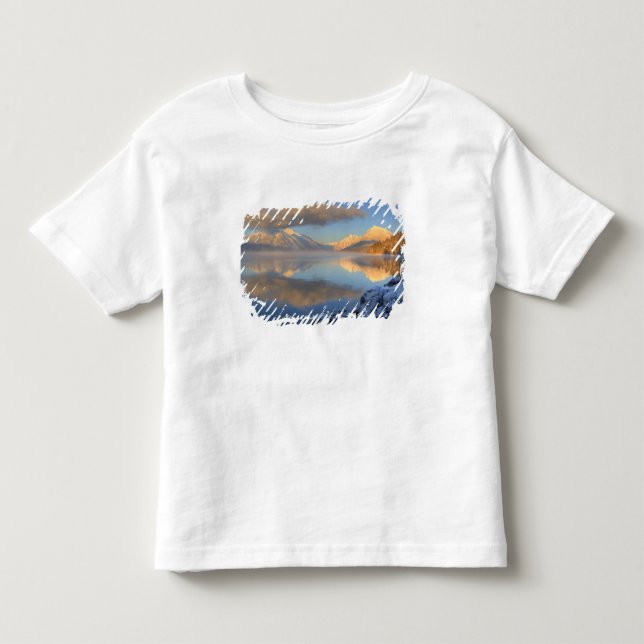 Dimma stiger från Lake McDonald under en mycket ka Tee Shirt (Framsida)
