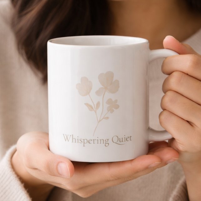 Dimma Taupe Blommor Klassisk Mugg, 3,3 dl Kaffemugg (Misty taupe florals and soft lettering bring calm detail to everyday coffee moments)