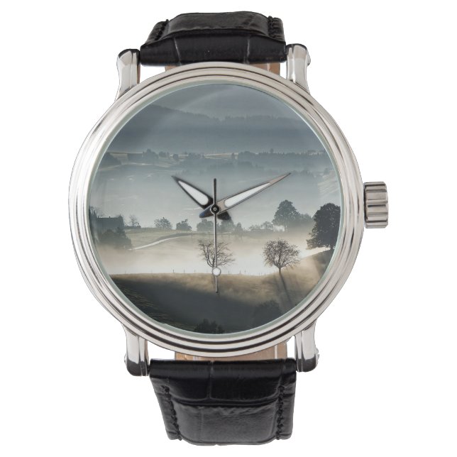 Dimmig landskapsvy från Schweiz landsbygd Armbandsur (Framsida)