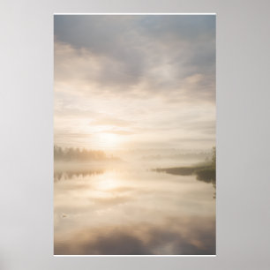 Dimmig sjö soluppgångs gyllene spegling poster