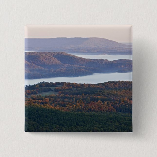 Dimmiga dalar och höstlövverk i Ozark Knapp (Framsida)