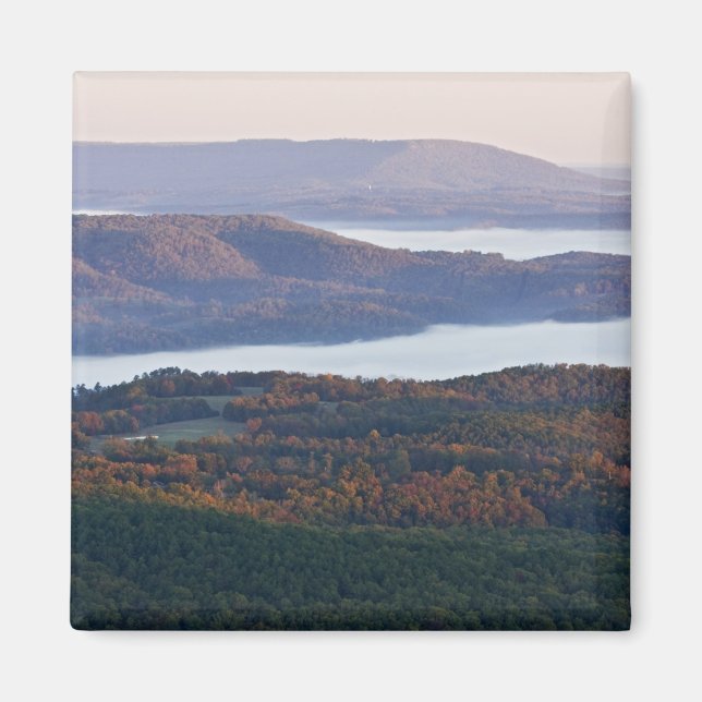 Dimmiga dalar och höstlövverk i Ozark Magnet (Framsidan)