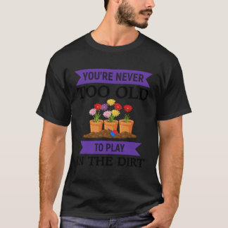 Din aldrig för gamla att spela i smutsen t shirt