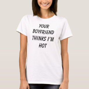 Din Boykompis tänker att jag är Hett - Lustigt Tee Shirt