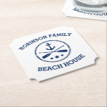 Din familj i Beach House Namn Anchor Stars Paddles Underlägg Papper<br><div class="desc">Snyggt pappra dryckesbrödrostar med personlig namn eller annan text,  ett ankare för anpassningsbar nautisk båt med korsade öron och stjärnor i marinblått på vitt eller välj färg för bakgrundsfärgen som passar din dekoration.</div>