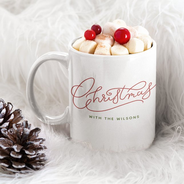 Din familj, Jul Modern Script-familj Namn Kaffemugg (Sip in style! Embrace the holidays with our cute personalized family name mug!)