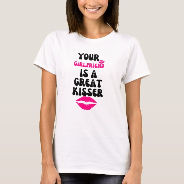 Din flickvän är en Underbar Kisser T Shirt (Framsida)