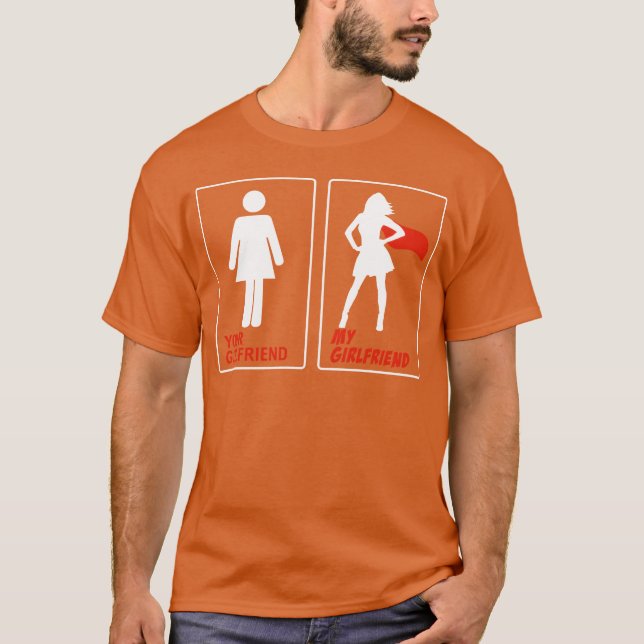 Din flickvän Min flickvän rolig jämförelse T Shirt (Framsida)