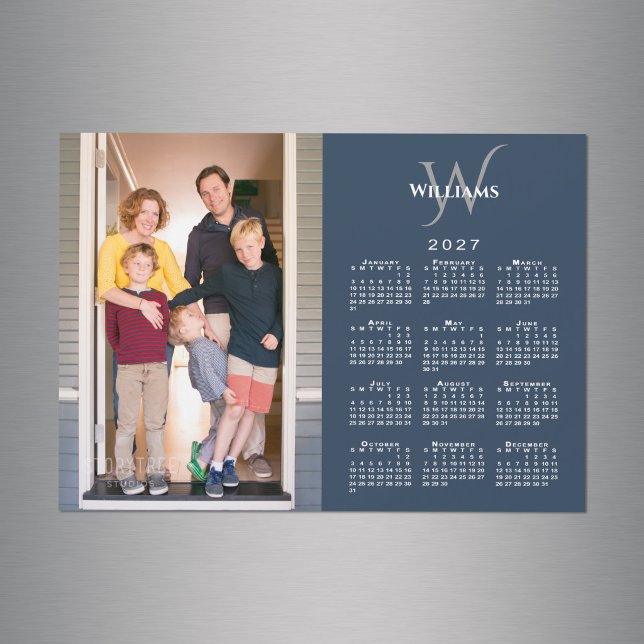 Din Foto 2027 Kalendermagnet Monogram Namn Marinbl (Your Photo 2027 Calendar Monogram Name Navy Magnet in situ)