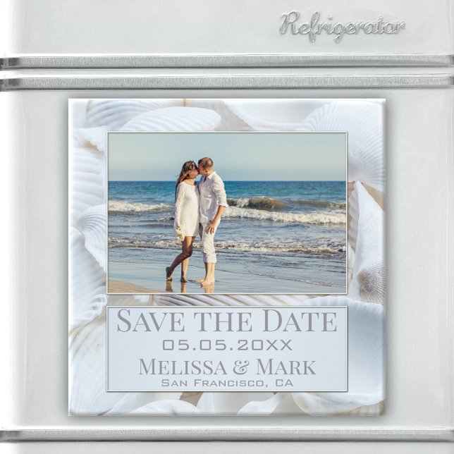 Din fotovita Snäckor Spara datum magneter (Elegant Save the Date magnet featuring your own photo framed by a modern design with white seashells)