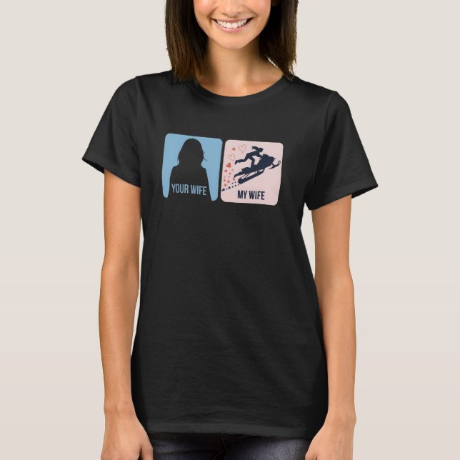 Din fru vs min frus snöskoteräventyr t shirt (Framsida)