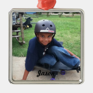 Din helgdag avbildar prydnaden julgransprydnad metall