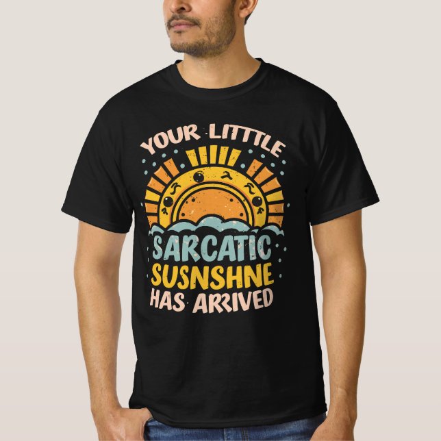 DIN LILLA RAY AV SARCASTIC SUNSHINE HAR HÄRLETTS T SHIRT (Framsida)