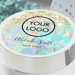 din logotyp på faux glitter opal bakgrund runt klistermärke
