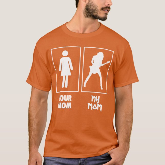 Din Mamma Min Mamma Gitarr Rock N Roll Band presen T Shirt (Framsida)