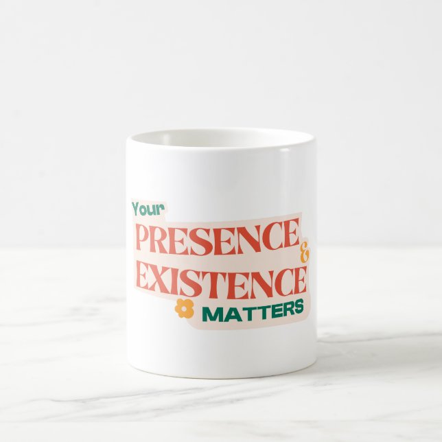 din närvaro och existens betyder design kaffemugg (Center)