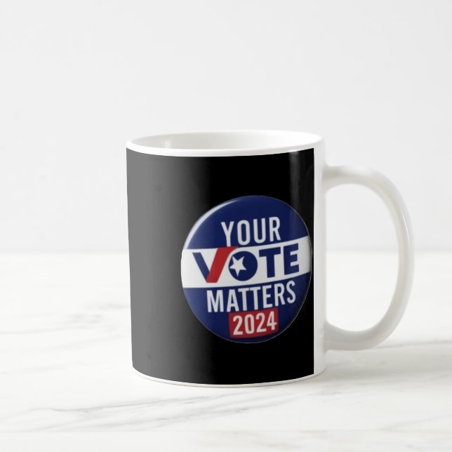Din röstsymbol S 2024 Kampanj-knappdesignmärke Kaffemugg (Höger)