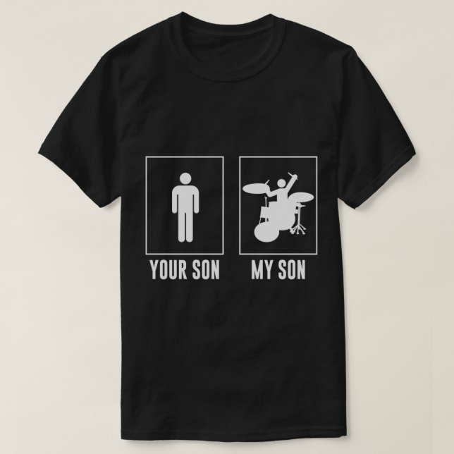 Din son, min son - Drummer Essential T-Shirt (Design framsida)