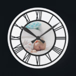 Dina romerska foto-Personliger Rund Klocka<br><div class="desc">Din Personlig med romerska siffror väggklocka från Ricaso</div>