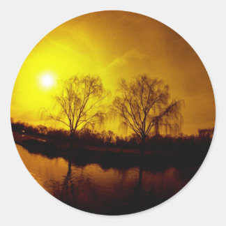 Dine in helvetet runt klistermärke