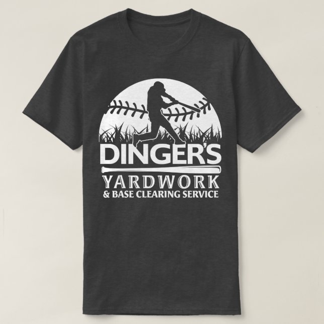 DINGERS YARDWORK BASE CLEARING SERVICE FUNNY SOFTB T SHIRT (Design framsida)