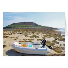 Dinghyn på stranden hälsningskort