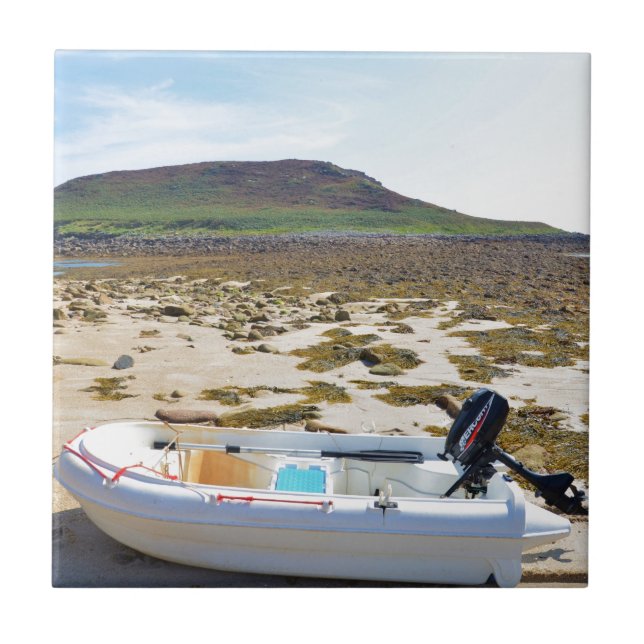 Dinghyn på stranden kakelplatta (Framsidan)