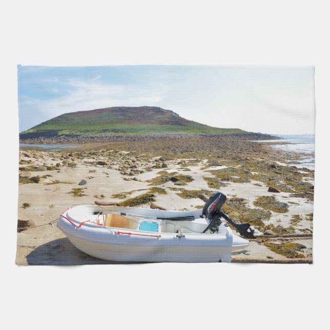 Dinghyn på stranden kökshandduk (Horisontell)