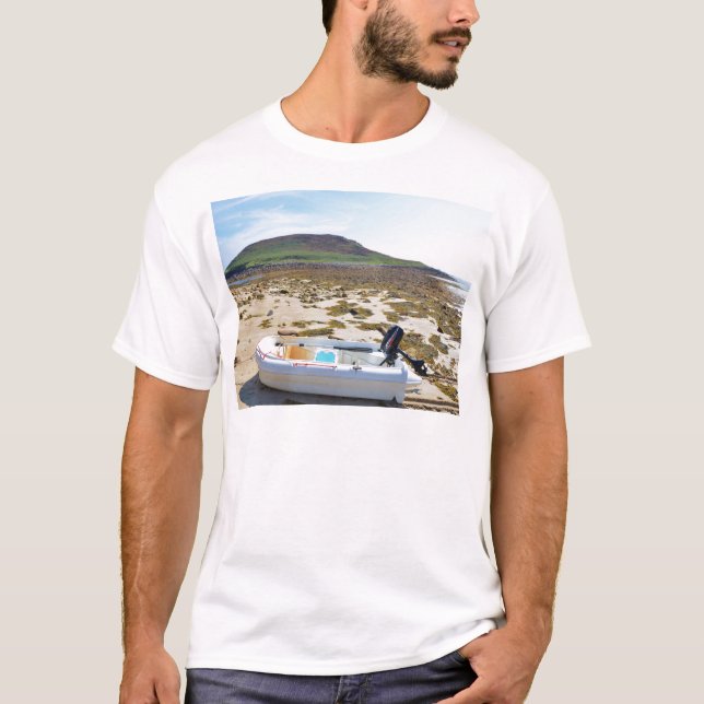 Dinghyn på stranden t shirt (Framsida)