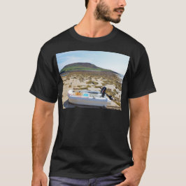 Dinghyn på stranden t-shirt