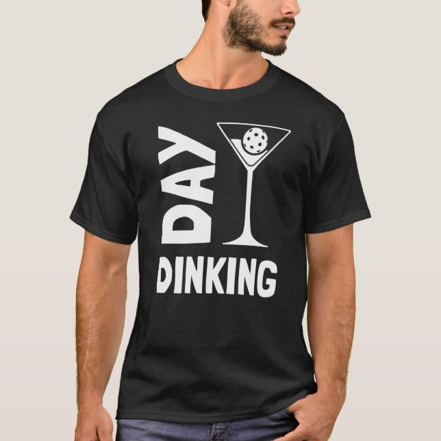 Dinking Martini Pickleball 1 T Shirt (Framsida)