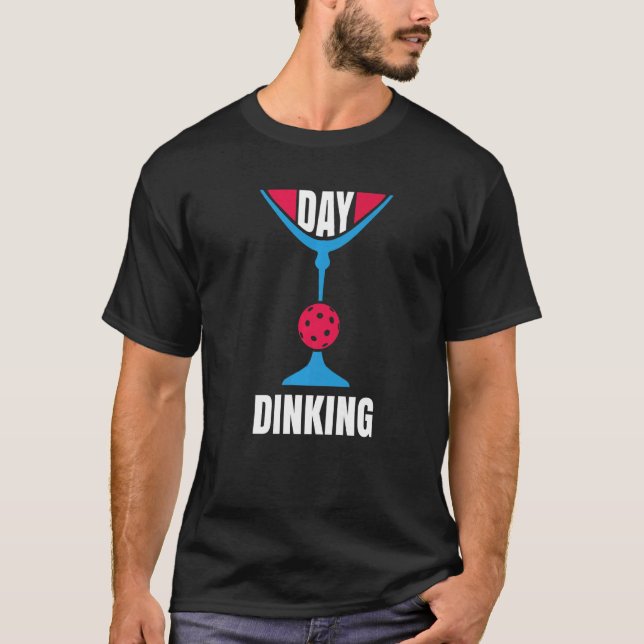 Dinking Martini Pickleball 4 T Shirt (Framsida)