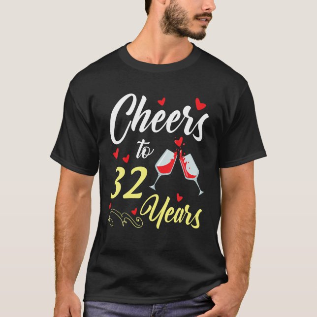 Dinking Vin Cheers to 32 Years Lycklig Bröllop Mar T Shirt (Framsida)