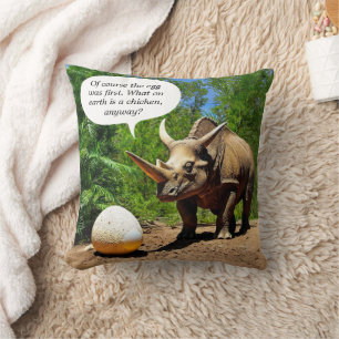 Dino Ägg Triceratops Djur Humor Rolig Dinosaurie Kudde