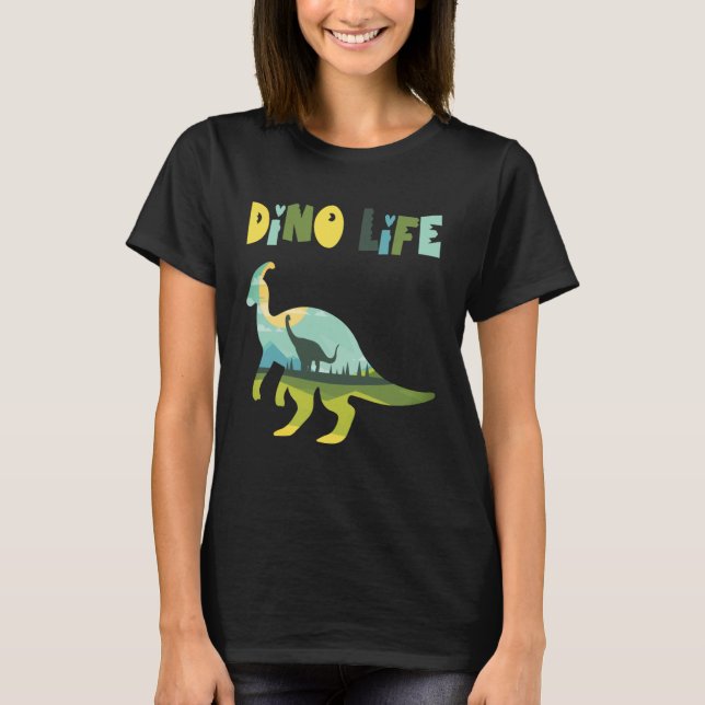 Dino life wild wilderness in the forest with dinos t shirt (Framsida)